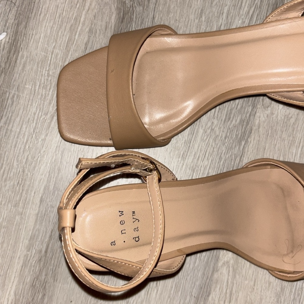 Heel Sandals - Picture 4 of 8